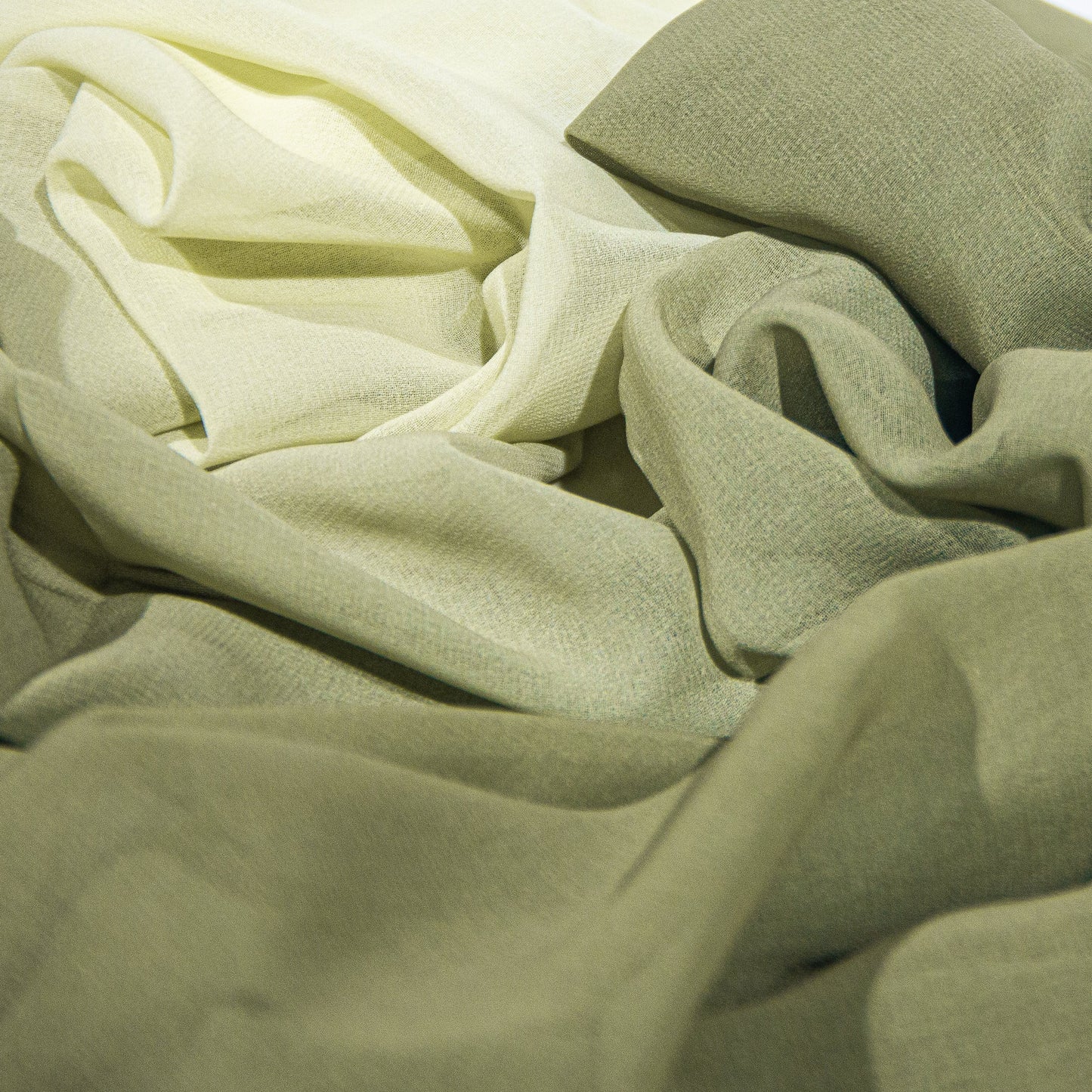 Détail tissu foulard femme Brume d'Olive  collection Souffle de Couleurs LAZNA Maroc