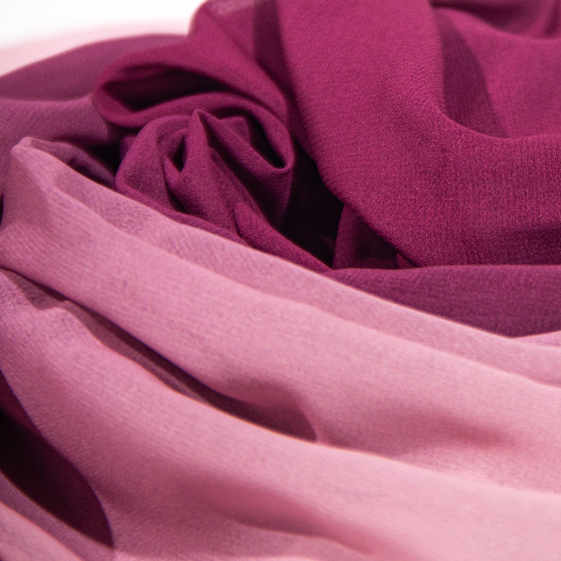 Détail tissu foulard femme rosée de pivoine collection Souffle de Couleurs LAZNA Maroc